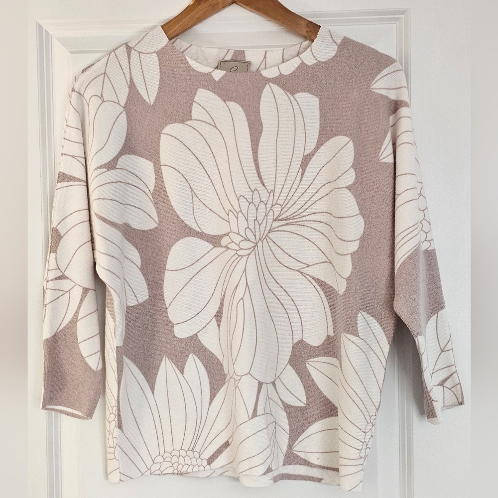 Nuetral Floral Print Scoop Neck 3/4 Sleeve Size Medium Sweater Sioni